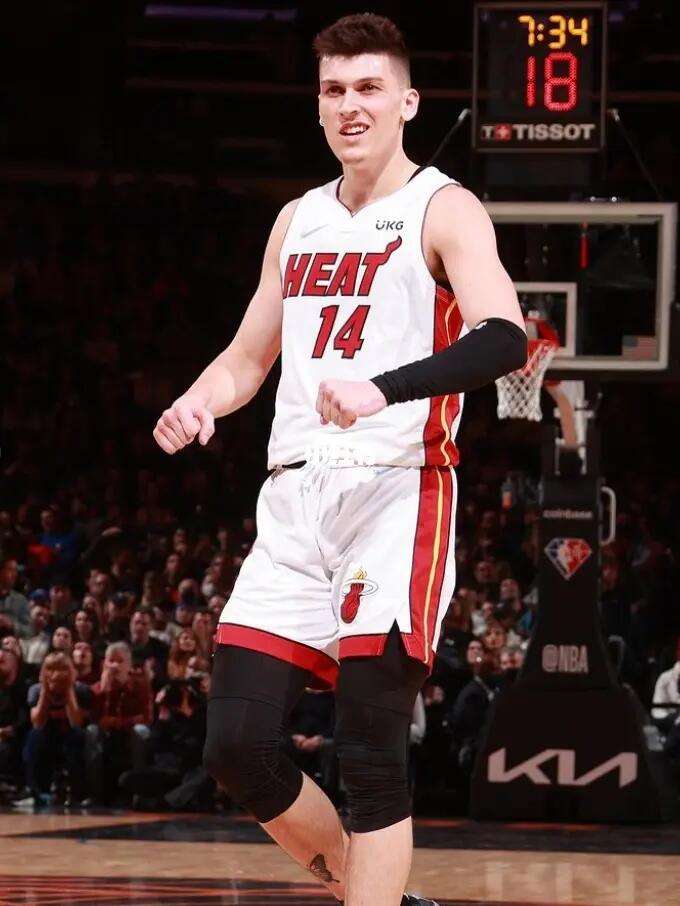 两名球员的 两名球员的